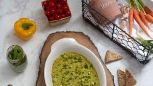 Houmous léger et citronné avec fines herbes printanières