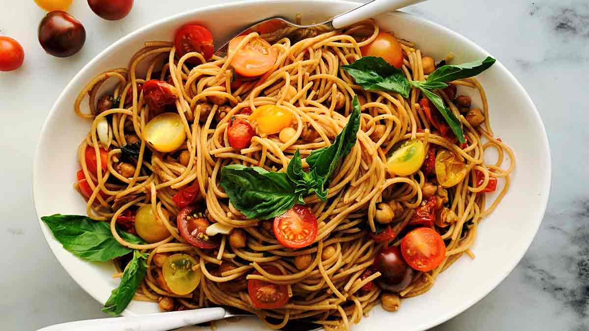 Spaghettis-aux-Tomates-Balsamiques-Rôties-et-Pois Chiches