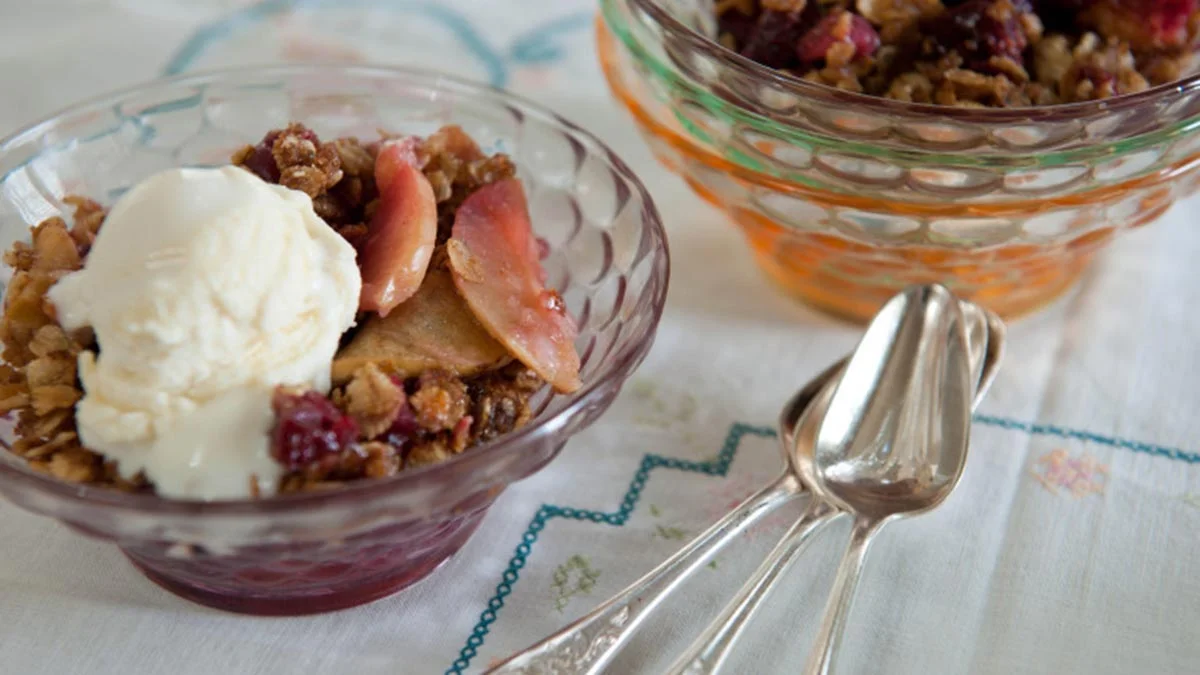 apple cranberry crisp